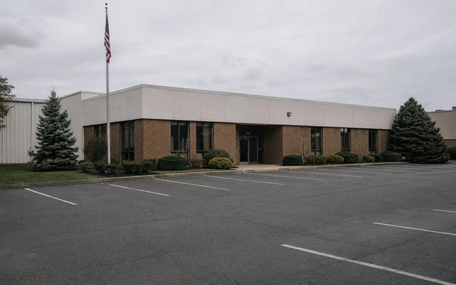 Single-story office and warehouse building